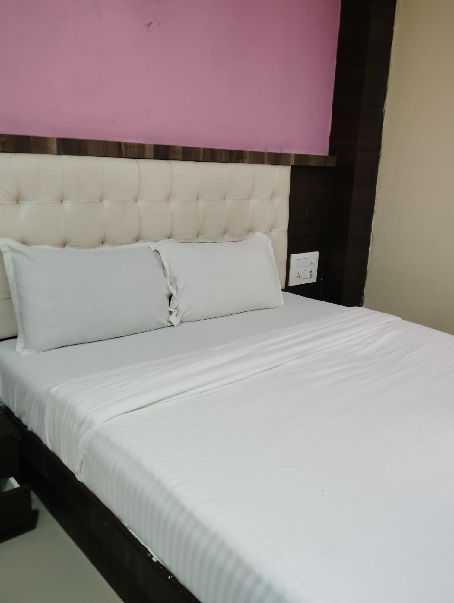 Hotel Golden Park Near Nesco Мумбаи Экстерьер фото