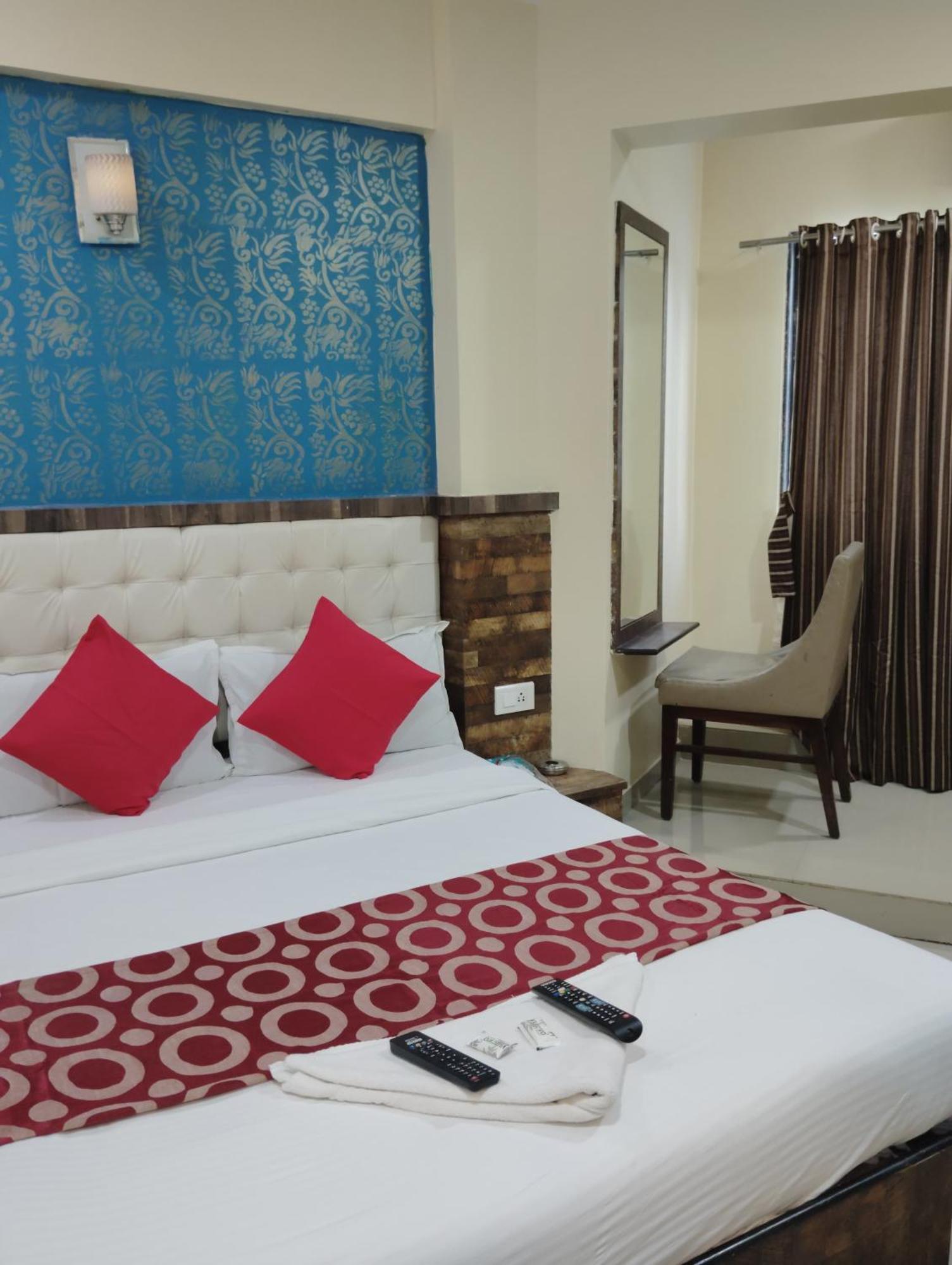 Hotel Golden Park Near Nesco Мумбаи Экстерьер фото