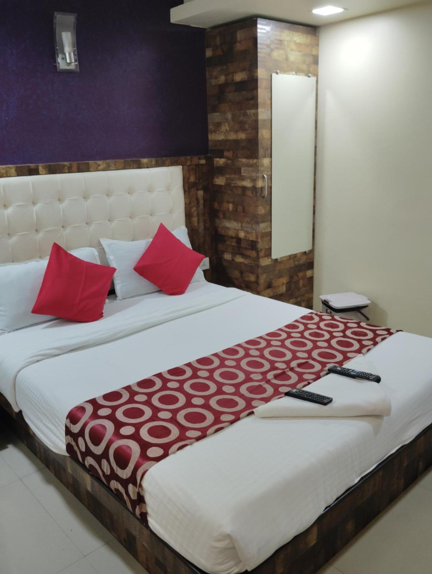 Hotel Golden Park Near Nesco Мумбаи Экстерьер фото