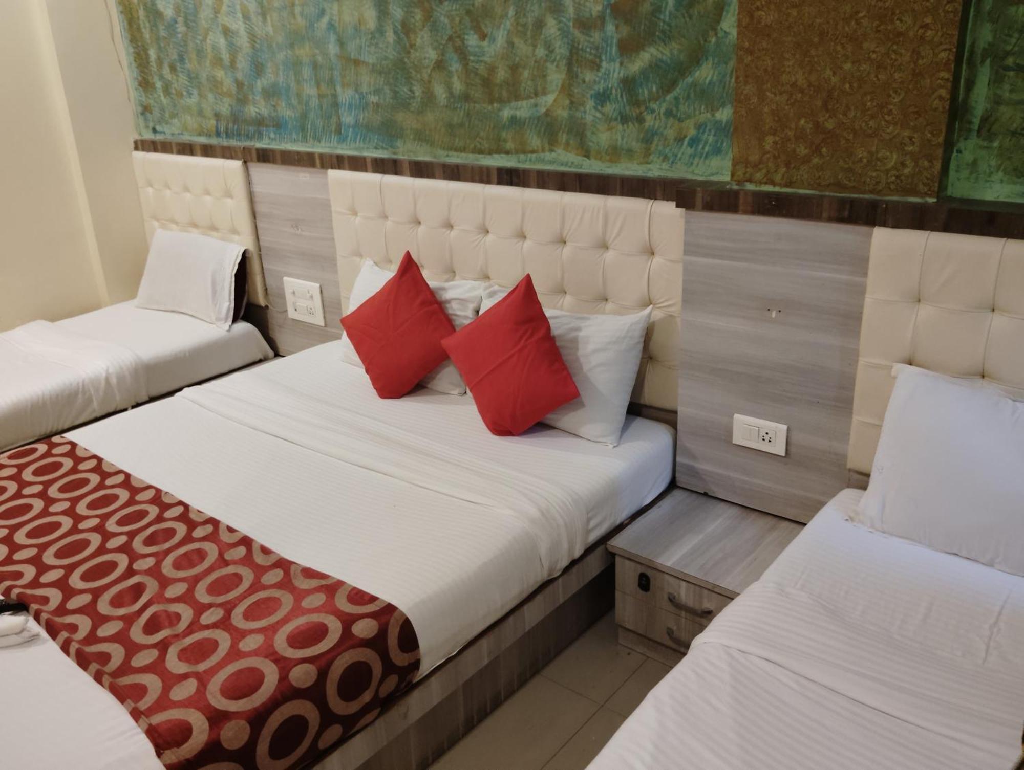 Hotel Golden Park Near Nesco Мумбаи Экстерьер фото