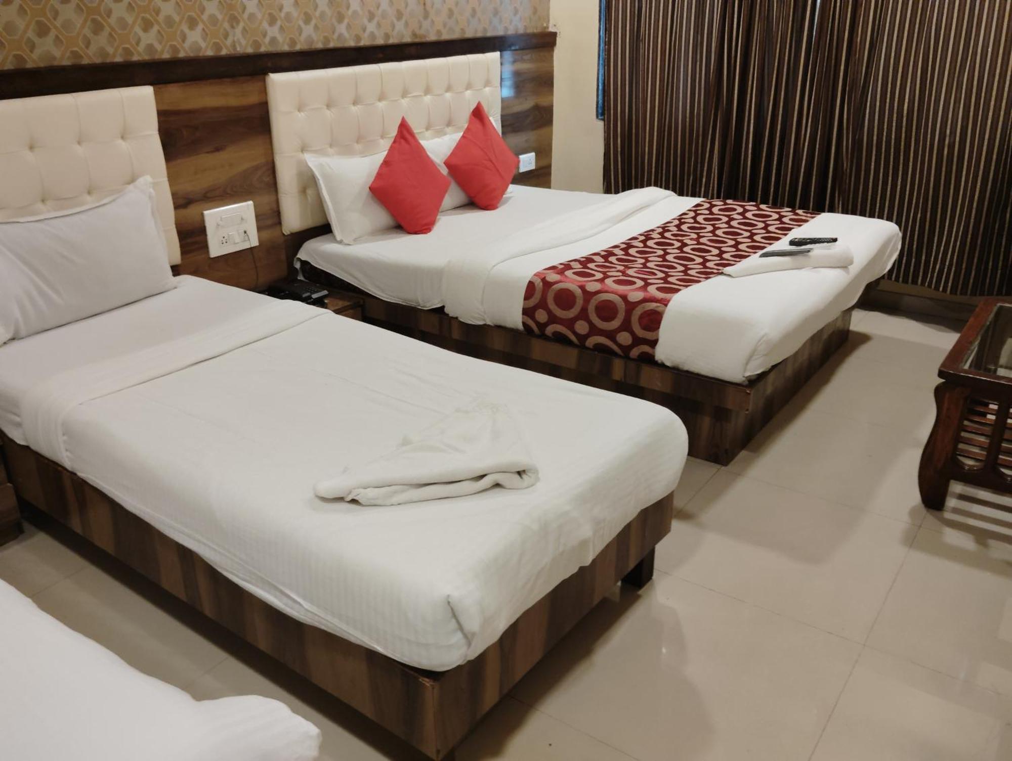 Hotel Golden Park Near Nesco Мумбаи Экстерьер фото