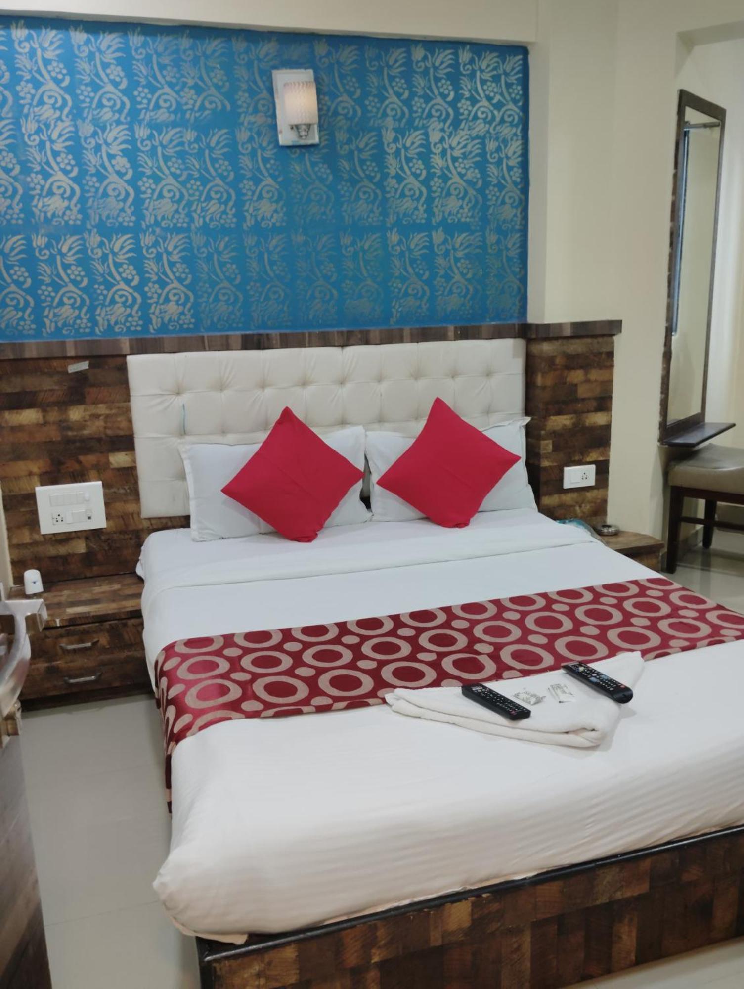 Hotel Golden Park Near Nesco Мумбаи Экстерьер фото