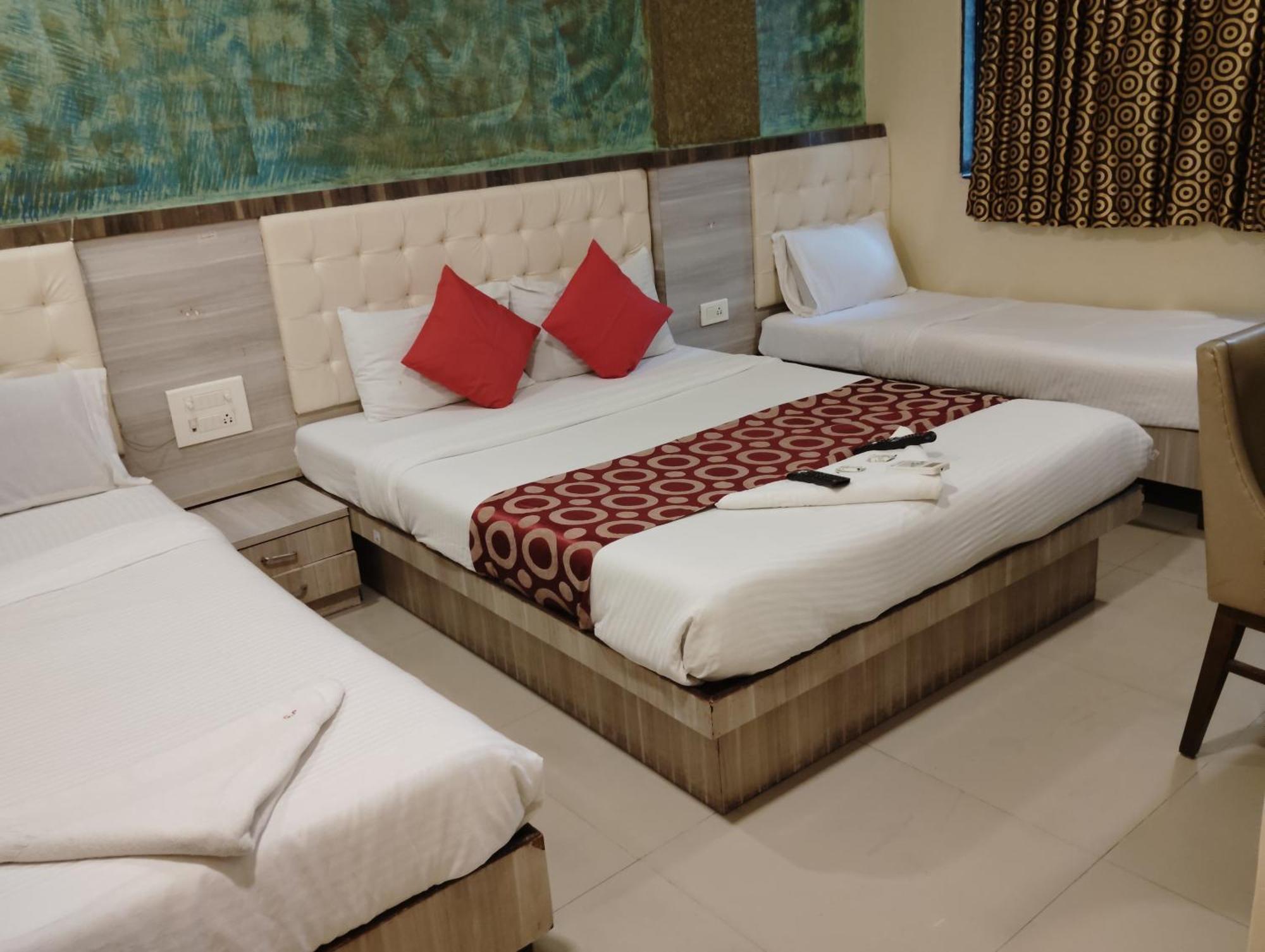 Hotel Golden Park Near Nesco Мумбаи Экстерьер фото