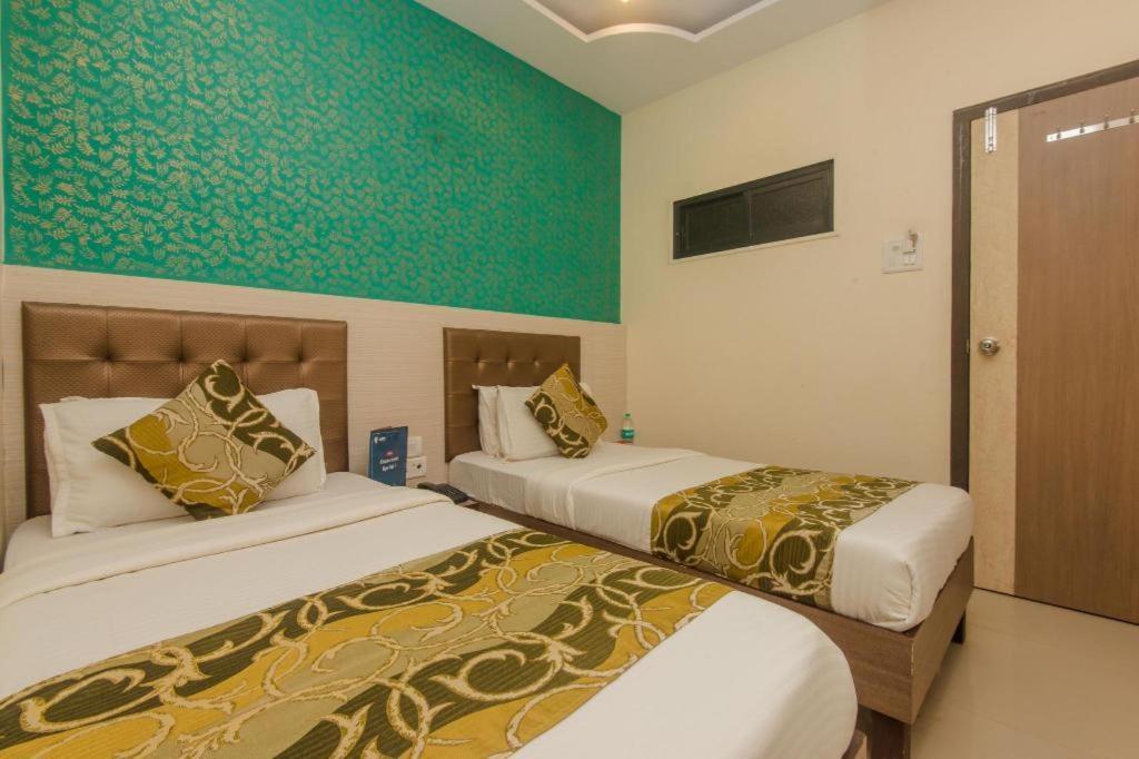 Hotel Golden Park Near Nesco Мумбаи Экстерьер фото