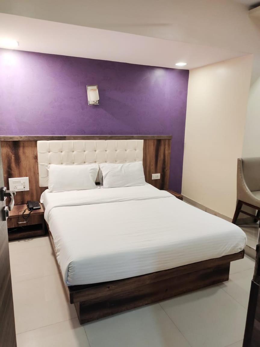 Hotel Golden Park Near Nesco Мумбаи Экстерьер фото